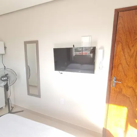 Kitnet 301 Centro Linda Vista Por Sol Com Tv Smart E Ar Apartment Montes Claros Exterior photo