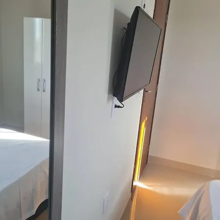 Kitnet 301 Centro Linda Vista Por Sol Com Tv Smart E Ar Apartment Montes Claros Exterior photo